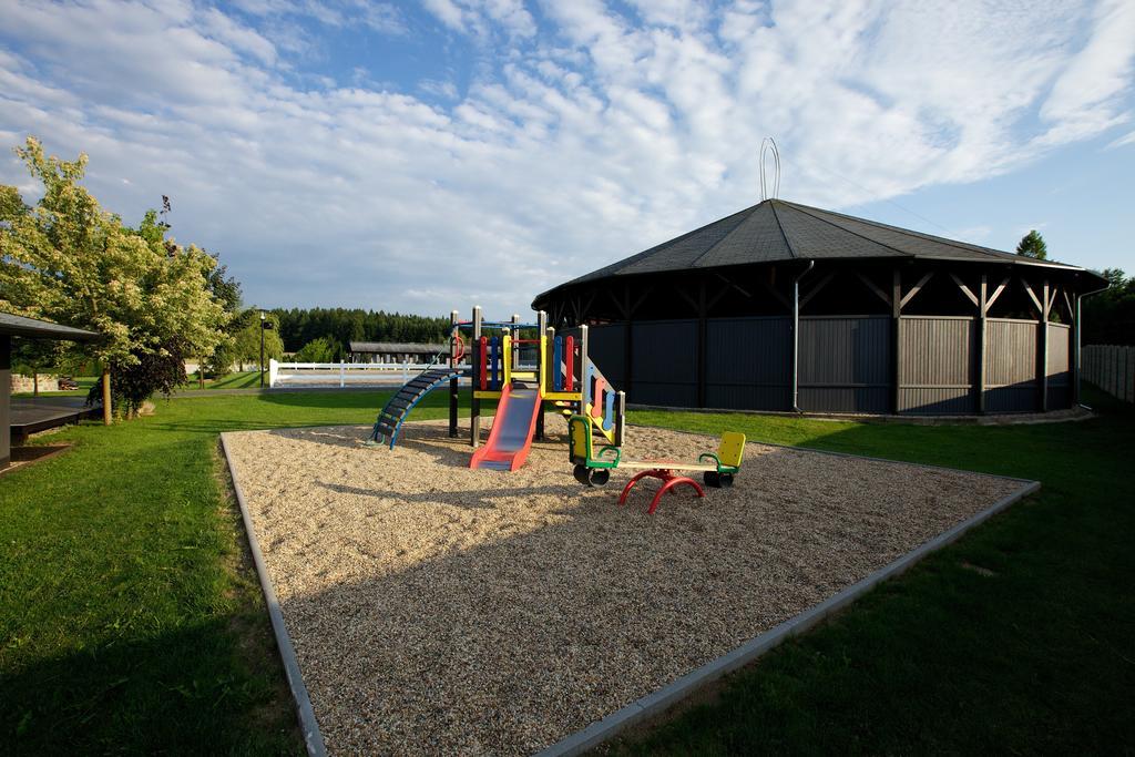 ホテル Master Horse Club - Svojetice エクステリア 写真